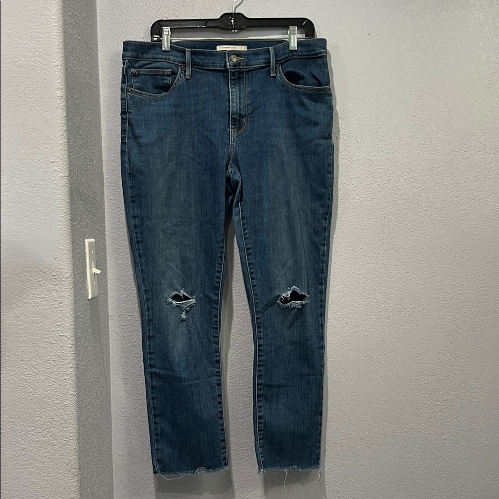 Women’s Levi's Blue Distressed Ankle & Cropped Jeans Size 33
